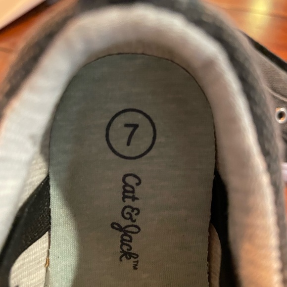 Toddler Sneakers with hidden Velcro closure. EUC. - Picture 3 of 4